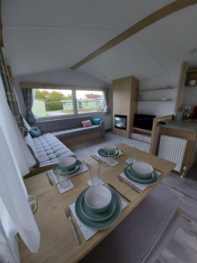 Woofles Luxury Caravan At Knaresborough Lido Exterior photo