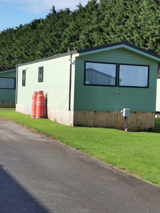 Woofles Luxury Caravan At Knaresborough Lido Exterior photo