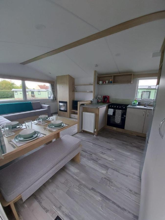 Woofles Luxury Caravan At Knaresborough Lido Exterior photo
